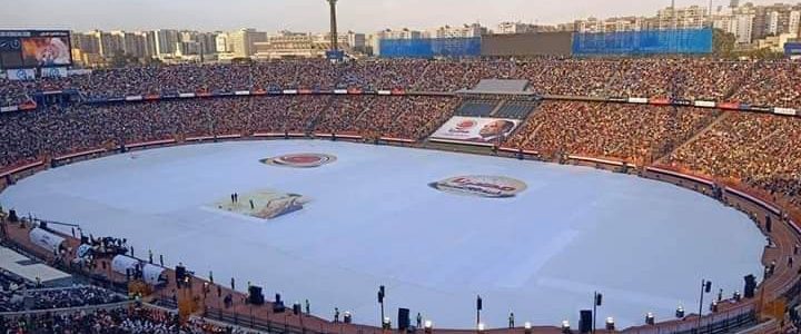 استاد القاهرة الان يمتلئ بجميع طوائف الشعب المصري