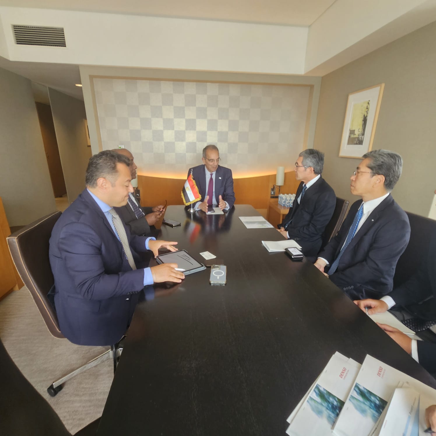 وزير الاتصالات يبحث مع رئيس الوكالة اليابانية للتعاون الدولى “جايكا” التعاون فى مجالات بناء القدرات الرقمية