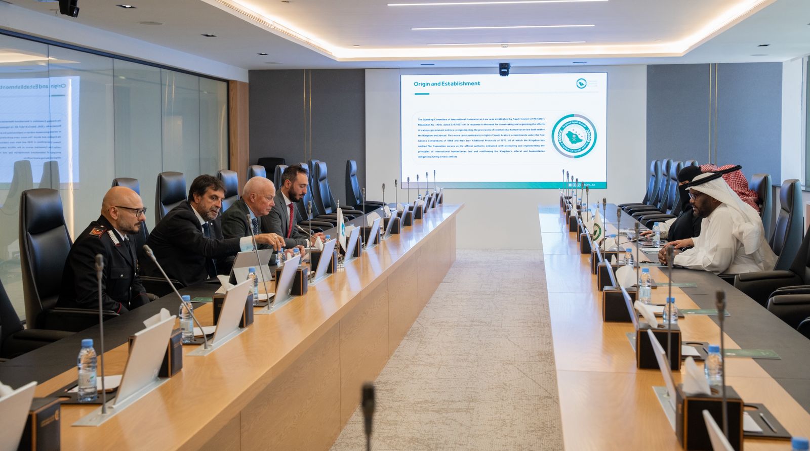 اللجنة الدائمة للقانون الدولي الإنساني تستضيف وفد المعهد الدولي للقانون الإنساني بسان ريمو في اجتماع مشترك بالرياض