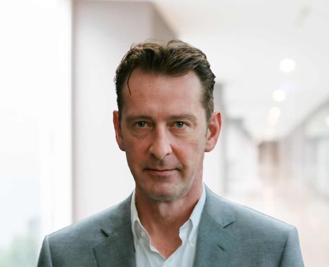 باس وين.. يكتب : في عصر “فوضى الذكاء الاصطناعي”.. الثقة ميزة بشرية