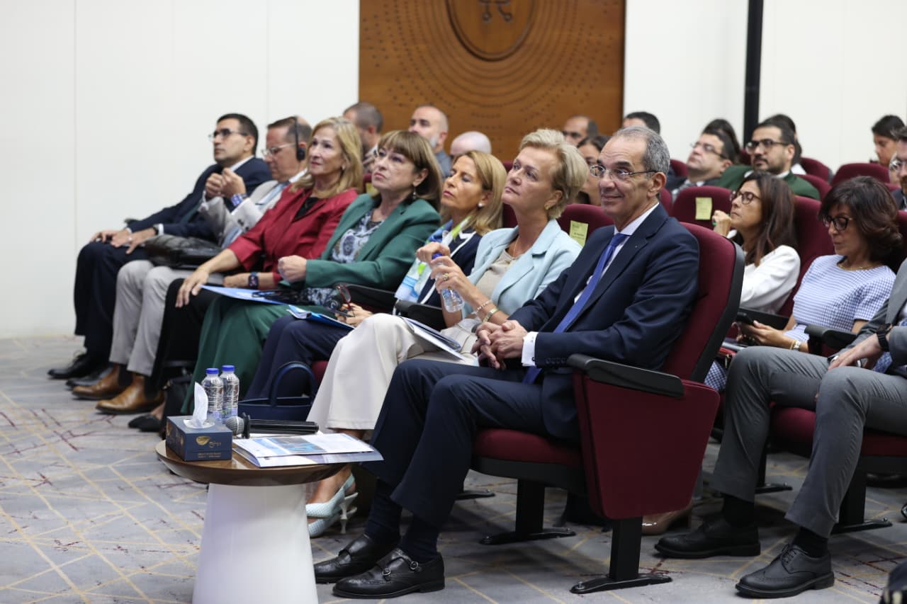 وزير الاتصالات يشهد إطلاق تقرير تقييم الجاهزية الوطنية للذكاء الاصطناعى