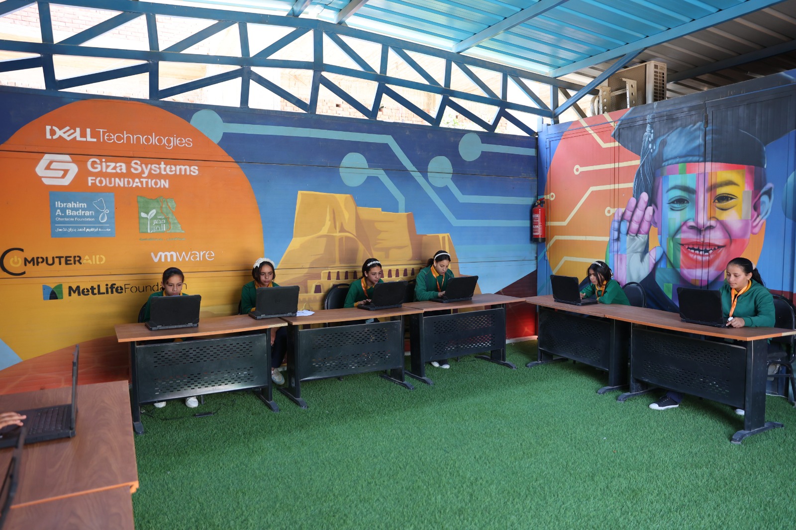 مشروع “دل تكنولوجيز للمراكز المجتمعية المدارة بالطاقة الشمسية” نموذج مستدام لتمكين التعليم الرقمي في مصر