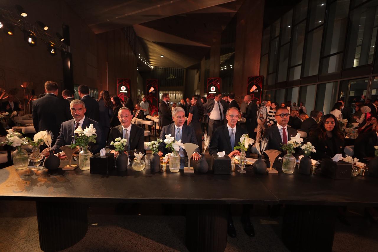 وزيرا الاتصالات والسياحة يشهدان توقيع شراكة للتنمية وإدارة مشغل الخدمات بالمتحف المصرى الكبير وفودافون مصر