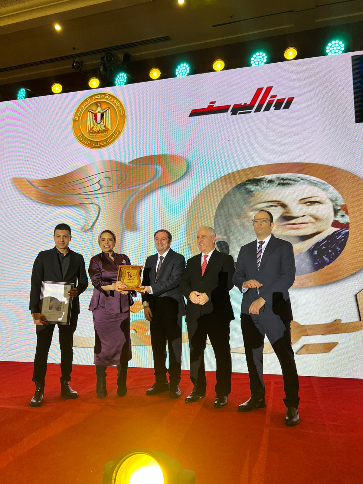 تكريم جوميا مصر والرئيس التنفيذي عبد اللطيف علما في احتفالية مرور 100 عام على تأسيس «روز اليوسف»